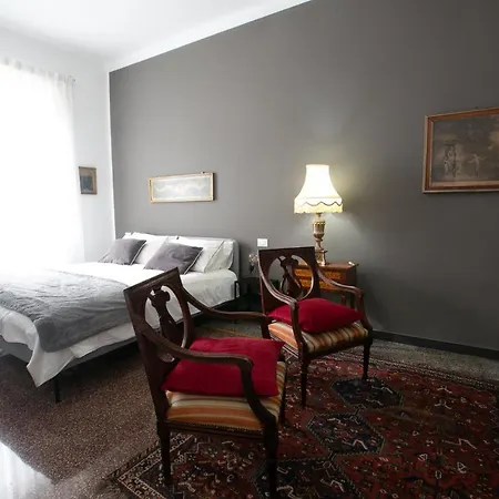 Altido Spacious Flat For 7, Near Train Station In