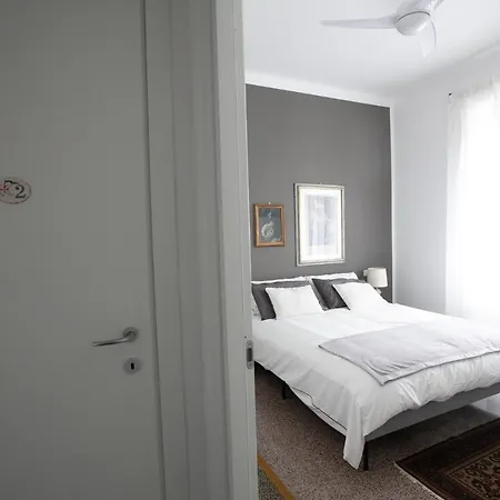 Altido Spacious Flat For 7, Near Train Station In شقة جنوة