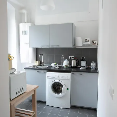 Altido Spacious Flat For 7, Near Train Station In شقة جنوة