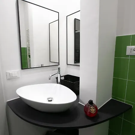 Altido Spacious Flat For 7, Near Train Station In * جنوة