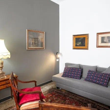 Altido Spacious Flat For 7, Near Train Station In شقة *